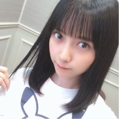 日本人气写真偶像：桃月梨子(桃月なしこ)写真风格表现出成熟的性感造型