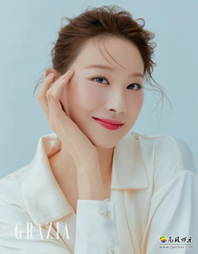 刘仁英受邀为某杂志最新一期拍摄一组美妆写真，精致妆容令粉丝惊为天人