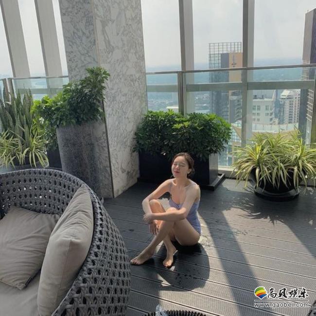girl's day方敏雅发布近照，没有赘肉完美身材和修长美腿！吸引粉丝目光