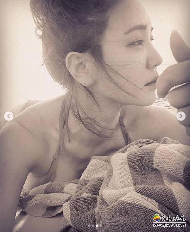 韩国女艺人姜艺彬发布在巴厘岛休假时拍摄的照片，展示了性感火爆的身材