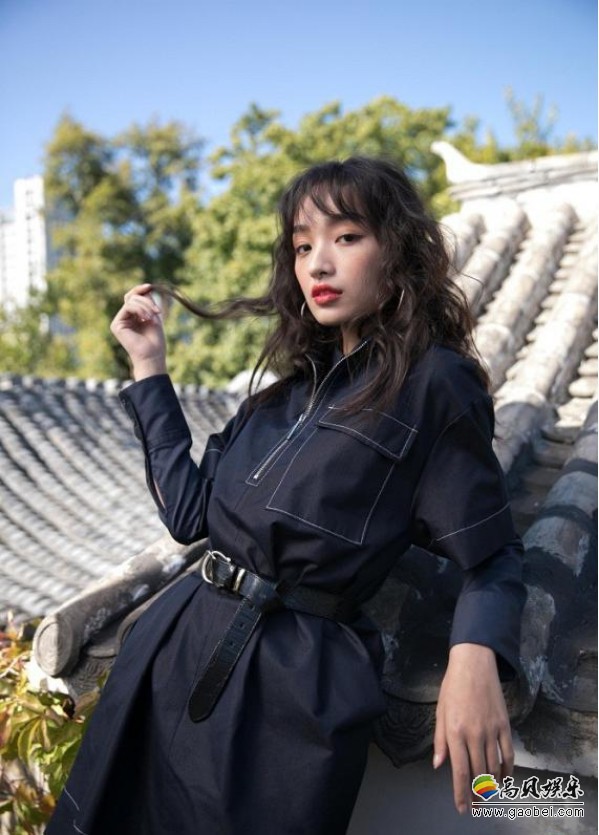 某杂志曝光网剧《唐人街探案》演员索朗美淇时尚写真，彰显不俗时尚潜力