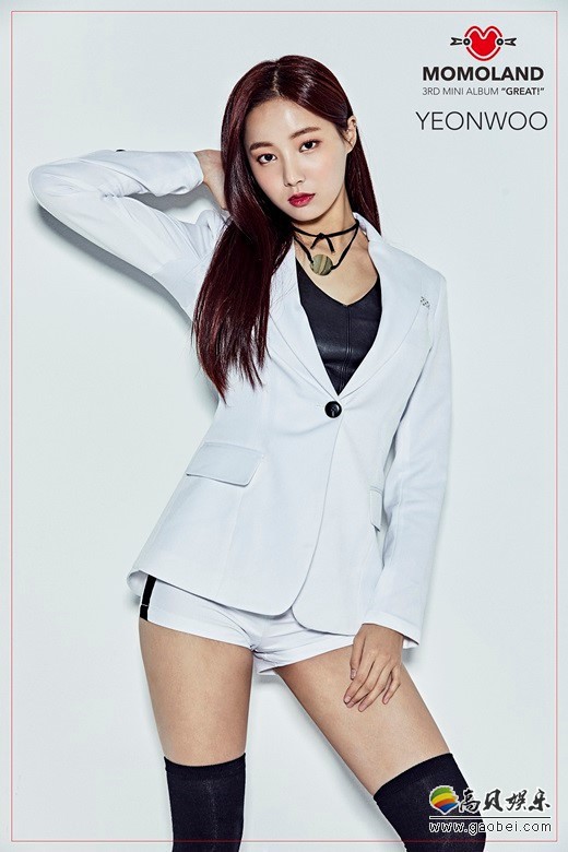 韩国女团MOMOLAND原成员妍雨发布近照，其出众美貌吸引广大粉丝目光