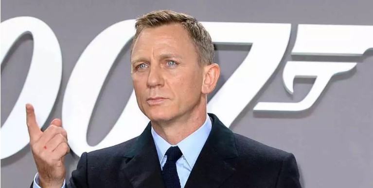 《007：无暇赴死》制片人接受《综艺》杂志采访表示詹姆斯邦德是个男性