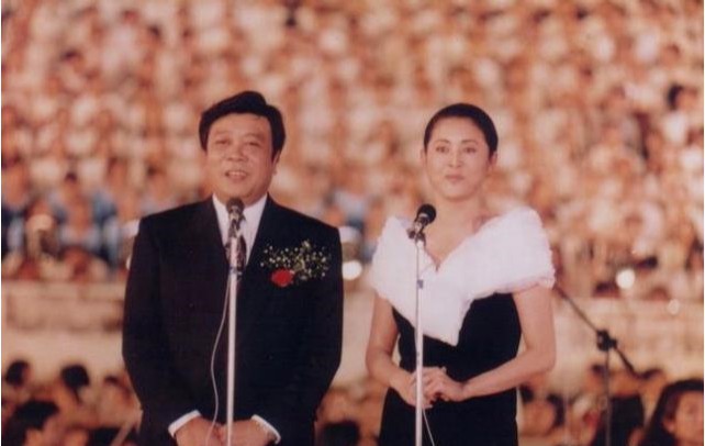 倪萍发长文悼念赵忠祥，她表示自己有幸和赵老师搭档！主持人学习的榜样