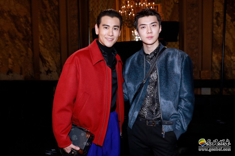 彭于晏和吴世勋参加巴黎时装周活动！两人相遇同框，中韩男神，颜值爆表