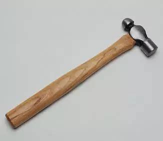 山西运城某公司年终奖引起网友热议！除了年终奖之外，为每位员工发锤子