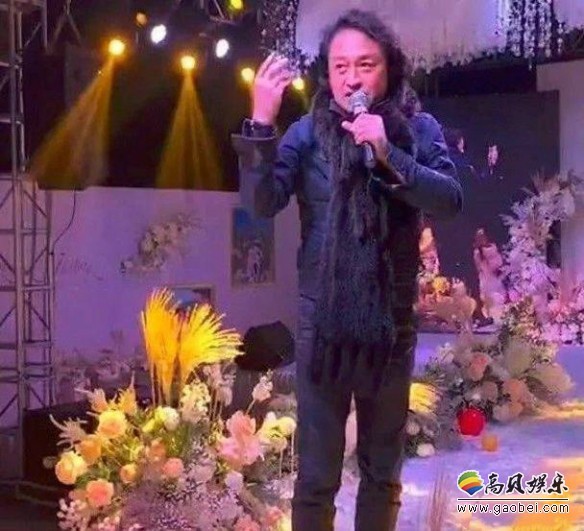 近日被爆料事业惨淡没有戏可拍，已经57岁的马景涛在农村参加某素人婚礼