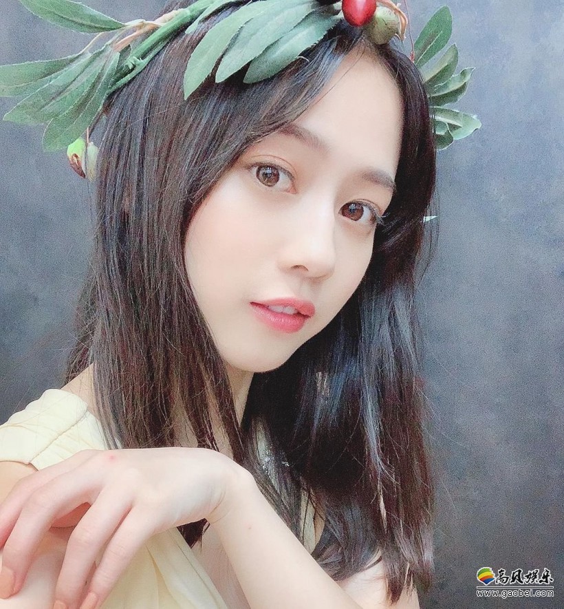 日本写真女星冈田佑里乃！正值21岁粉嫩年纪，白皙的皮肤＋姣好迷人身材
