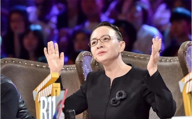 许久未在春晚亮相的演员宋丹丹出现在彩排现场，并接受央视新闻独家专访