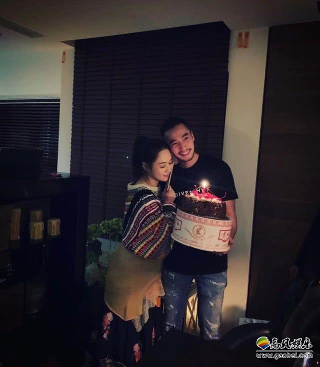 阿娇钟欣潼39岁生日，赖弘国在个人社交网站上晒出了两人合照为老婆庆生