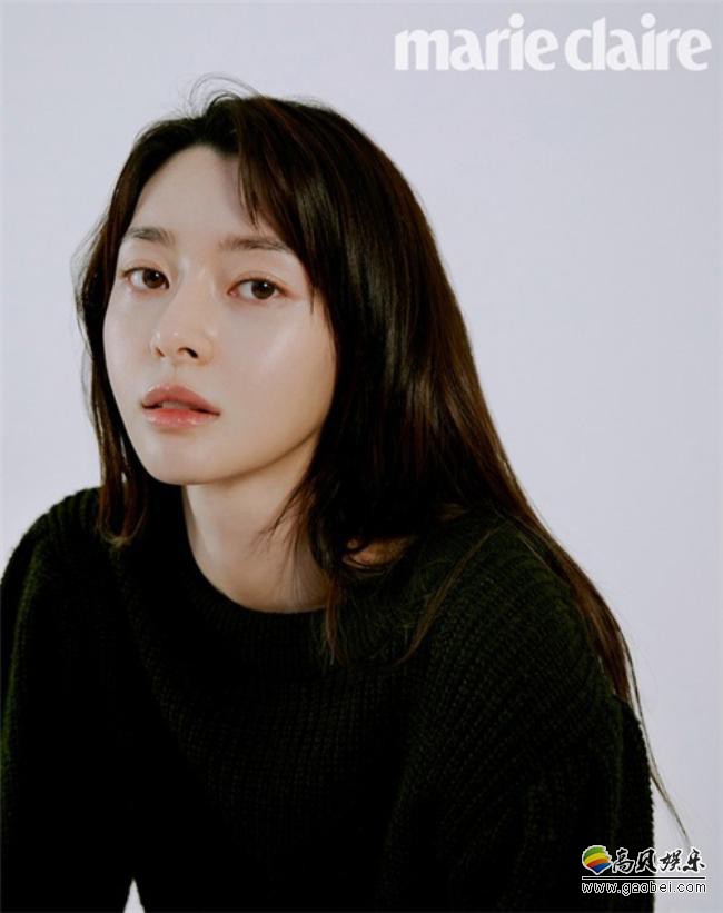 某时尚杂志公开权娜拉最新画报！简约淑女造型＋淡雅妆容散发出温柔魅力