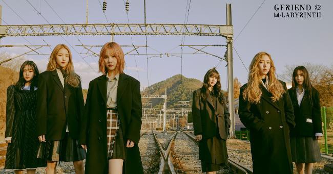 GFriend首度释出〈回：LABYRINTH〉概念照，氛围取景到成员间擦出火花