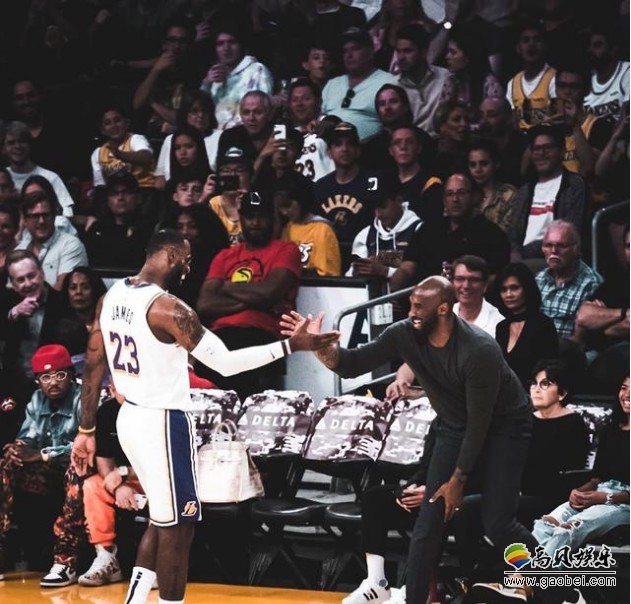 刚在NBA常规赛生涯总得分超越科比的詹姆斯更新社交媒体，发声悼念科比