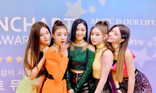 女团ITZY已经拍完了新歌的MV，新专辑录音也即将完成，做好了回归准备