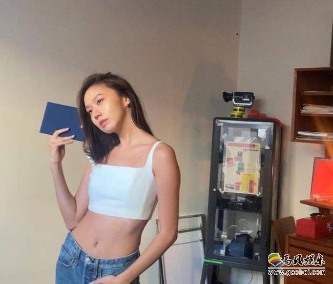 韩国女艺人高成熙社交网站发布一组近照，自然清新吸引了广大粉丝的目光