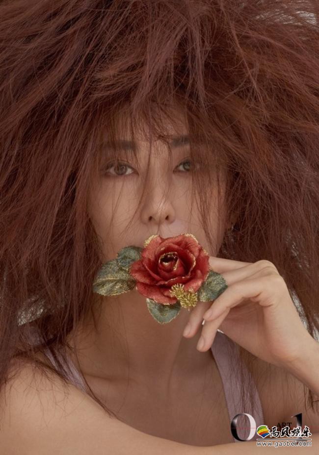 韩国女歌手金完宣一组最新杂志写真近日在网上曝光，吸引众多粉丝的目光