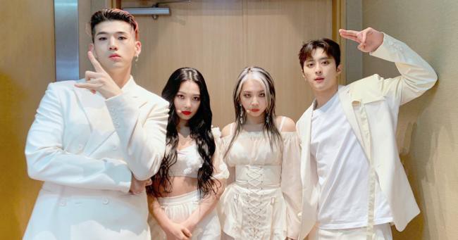 连续发行两张单曲后，KARD终於将带著迷你四辑回归，下月就能听见新歌
