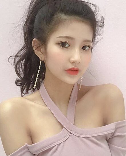 日本妹纸“asaki”Chuu专属模特！不仅颜值高、身材好，人气也非常的高