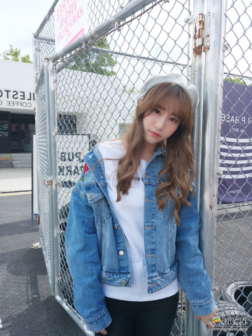 SNH48王晓佳微博称“今天作为党员志愿者，参与了社区的防疫巡查工作”