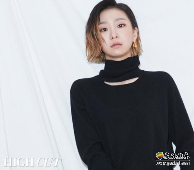 韩国女艺人金多美最新杂志写真近日在网上曝光，吸引了广大粉丝们的目光