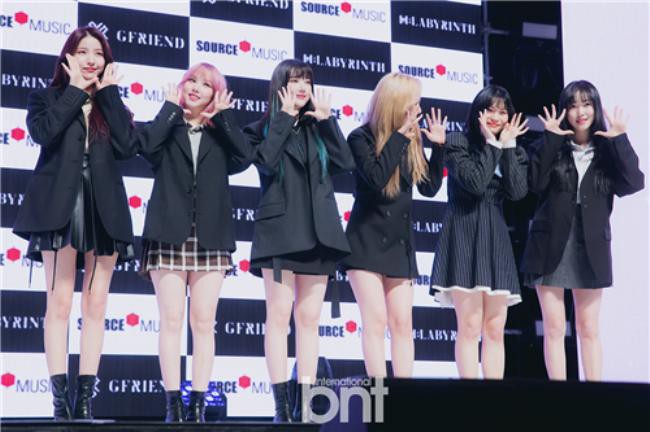 GFriend女团出席全新迷你专辑发售纪念SHOWCASE，带来魅力新曲舞台