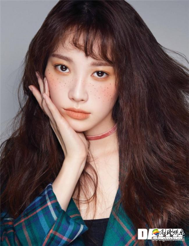 某时尚杂志公开Girl's Day金亚荣全新画报！展示出独一无二的造型和妆容