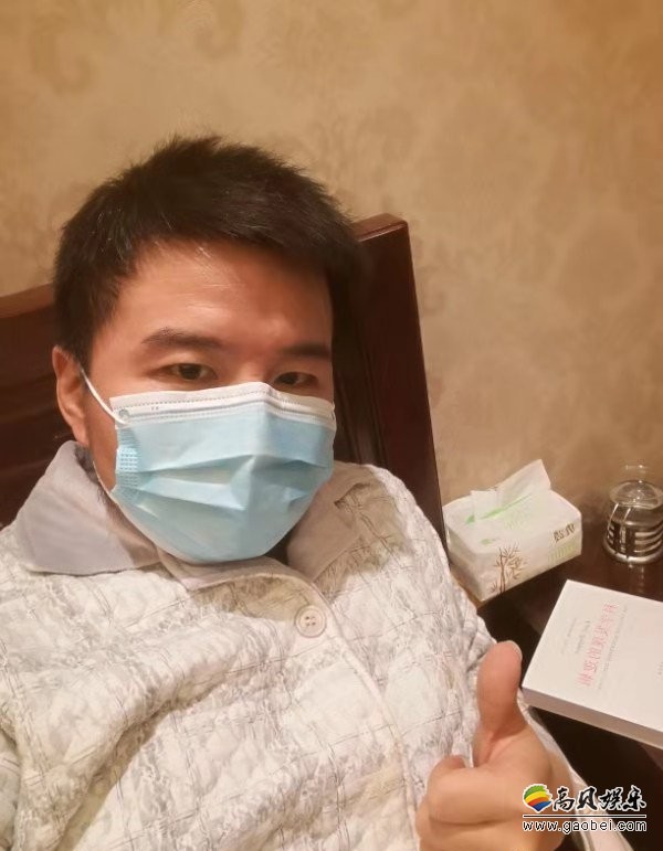 驱车为湖北送去15吨蔬菜的水木年华缪杰发文报平安，晒出自己戴口罩照片