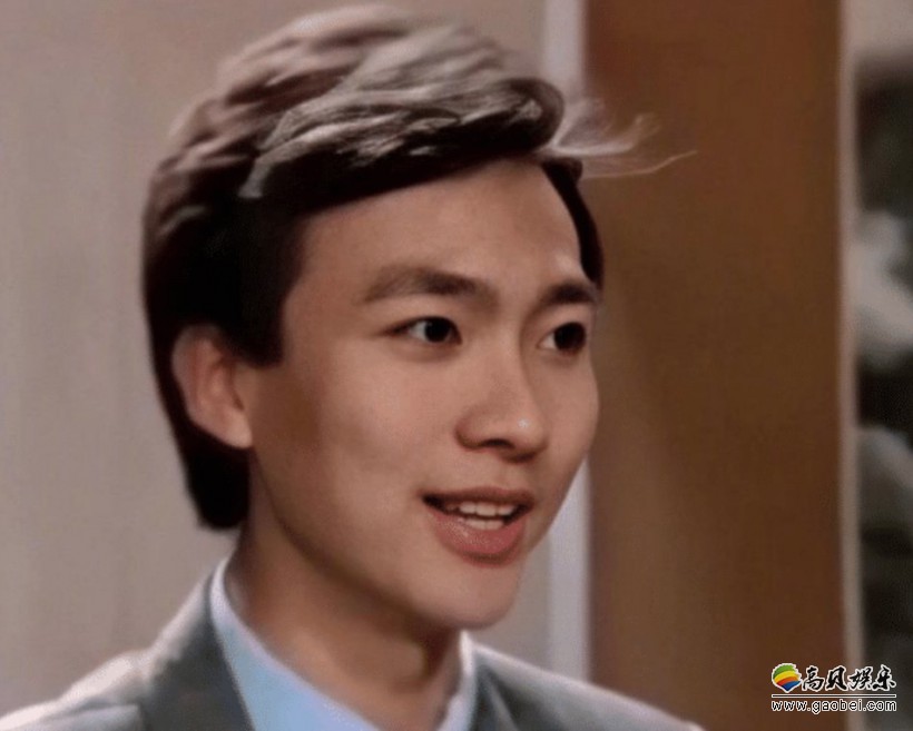 康辉解释初次主持节目视频条件有限，第一次上台发型也都是自己吹出来的