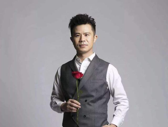 毕志飞接受采访称只是之前没人提合同变更这种背信弃义的问题，他很气愤