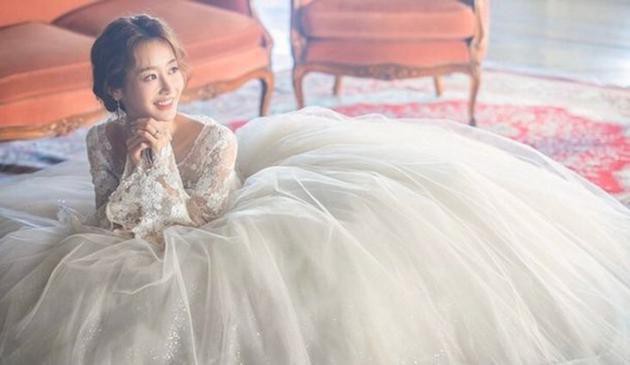 金美正怀孕10星期双喜临门！透过官方粉丝网公开亲笔信，向粉丝宣布婚讯