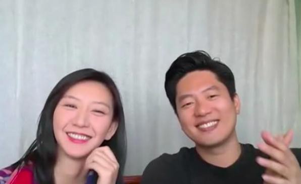 最新一期《天天云时间》凌潇肃、唐一菲夫妇为大家讲述自家不同春节故事
