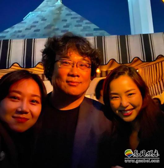 李荷妮公开与奉俊昊及《寄生虫》演员庆功宴合照！便有部分网民留言批评
