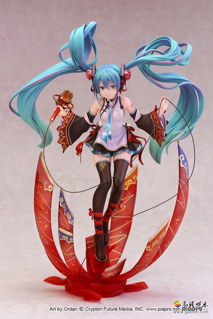初音未来推出全新的手办，厂商将精美的中国风服装的初音未来插画实体化