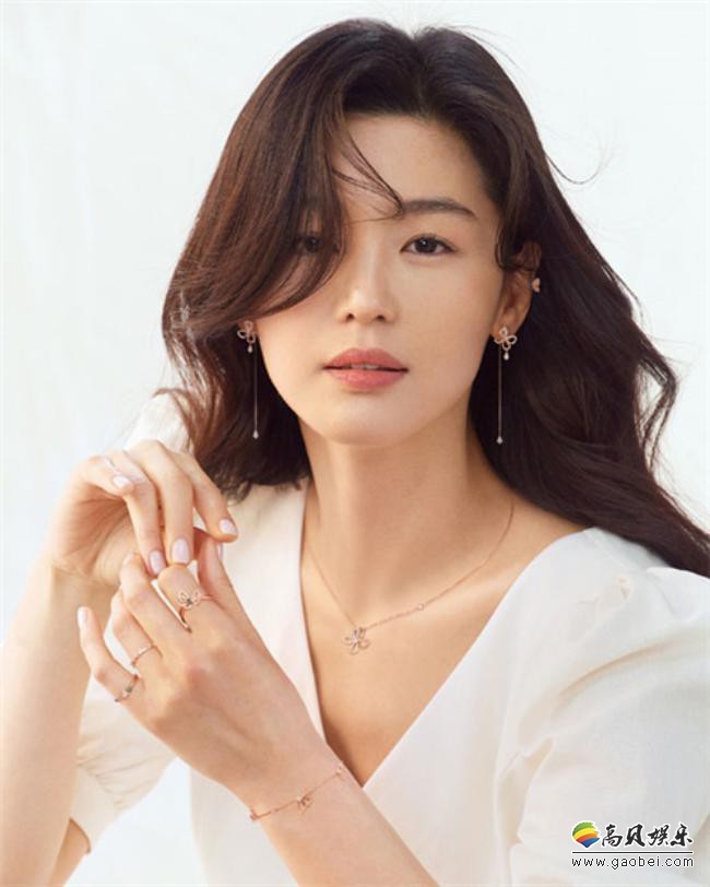 时尚品牌公开全智贤最新广告活动画报！美丽瞬间风采，直观感性表现出来