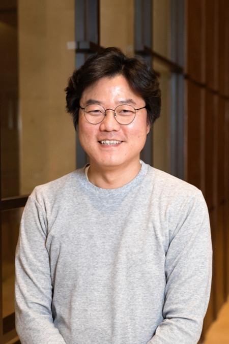 罗PD(罗英锡)马不停蹄地在带着他的新综艺《星期五星期五晚上》上线tvN