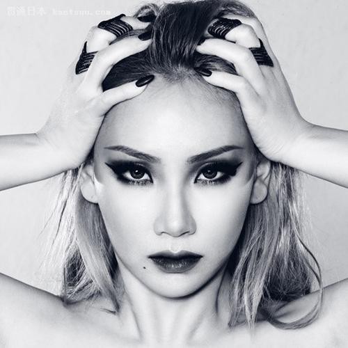 韩国女歌手CL受邀为某杂志最新一期拍摄封面照，神秘气质突显时尚女王范