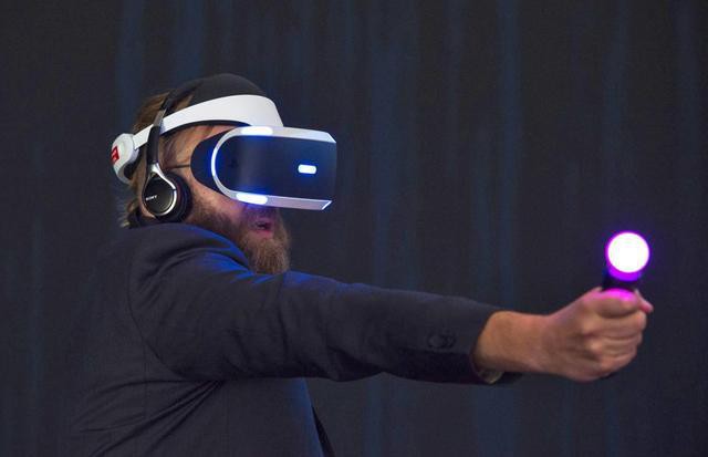 据外媒报道，SIE近期发布的专利表明索尼正在研发一种新型VR动作控制器