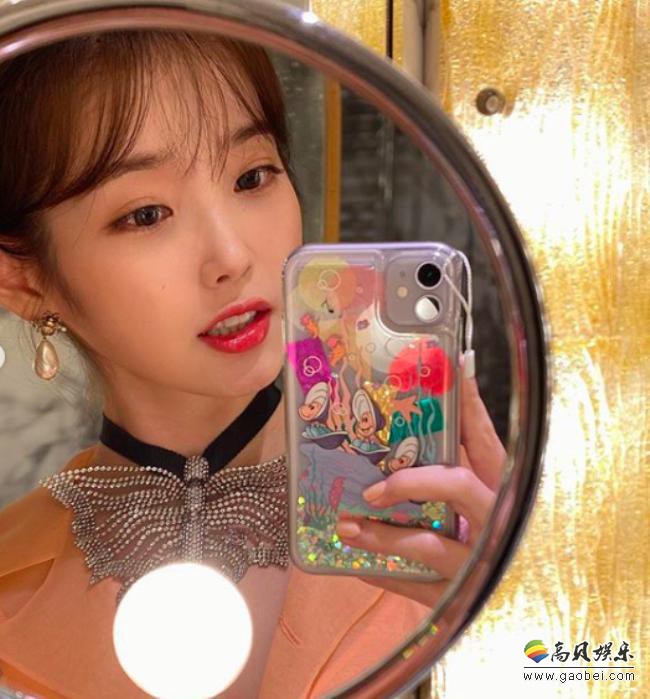 韩国女艺人IU社交网站发布近照，以其可爱动人美丽容貌吸引广大粉丝目光