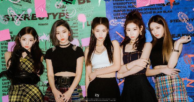 陆续释出ITZY第二张迷你专辑预告照，造型依然是出道以来的俐落帅气路线