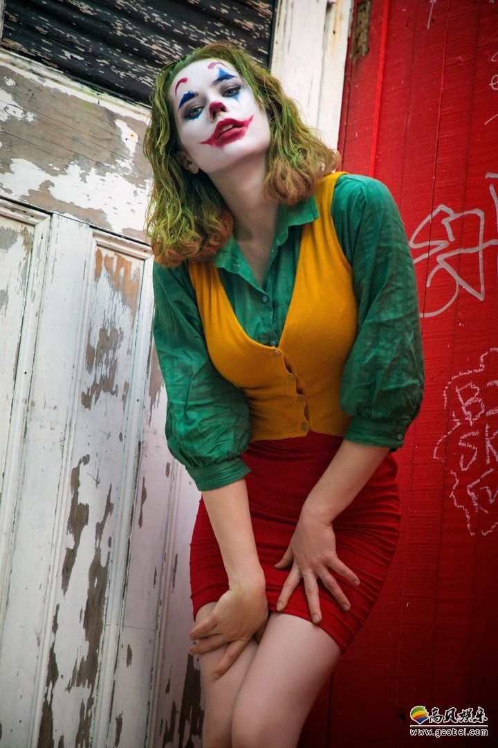 澳大利亚美女COSER性转小丑！高质量COS依旧能看出小丑妆容“内味儿”