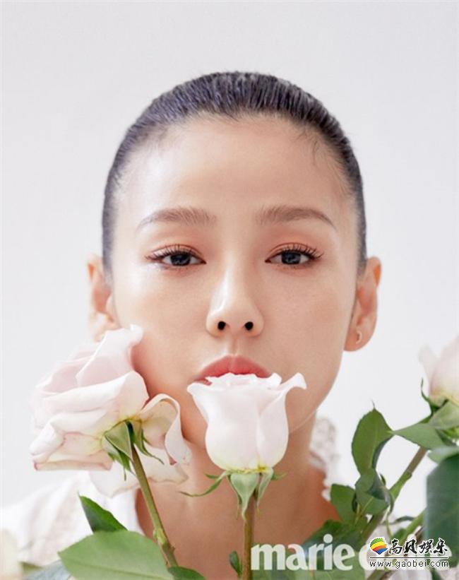某时尚杂志公开李孝利最新画报！军装风格夹克以及裤子，演绎得十分干练