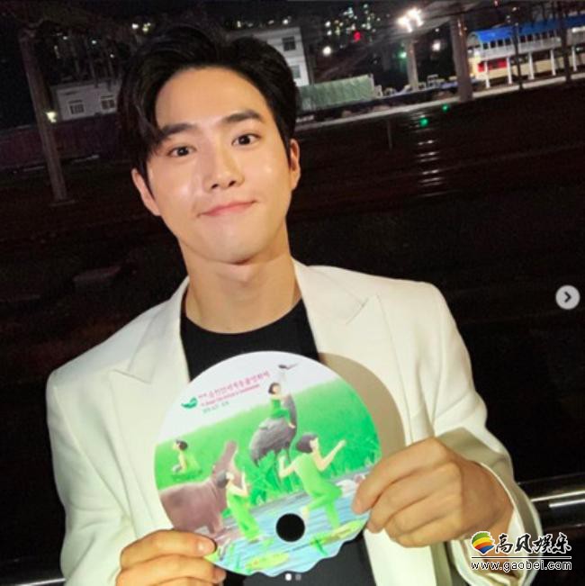 EXO粉丝分享路上巧遇队长Suho经历，超级暖心过程让歌迷看了相当感动