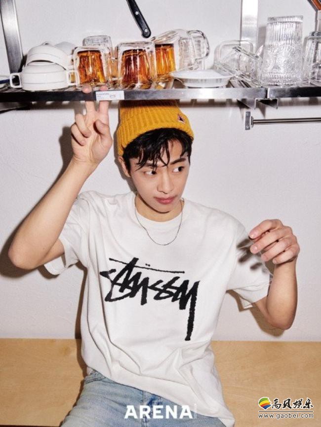 出演电视剧《爱的迫降》韩国艺人李信盈为某时装杂志最新一期拍摄写真照