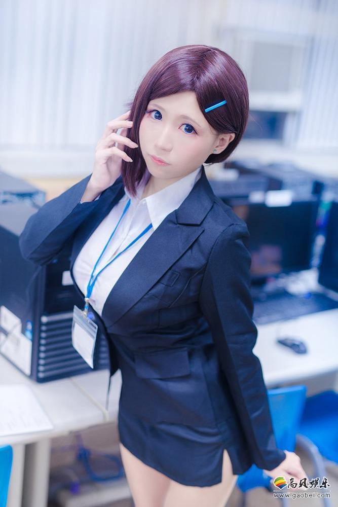 台湾COSER完美还原《星期一的丰满》妹子！她推出新作COS成办公室白领