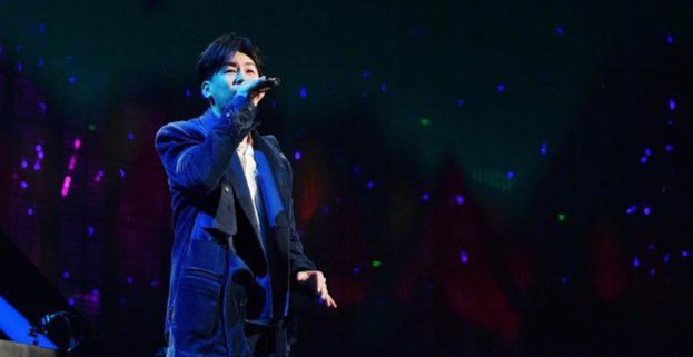 一线医护粉丝们晒出身穿写有“胡彦斌”字样防护服照片！胡彦斌暖心回应