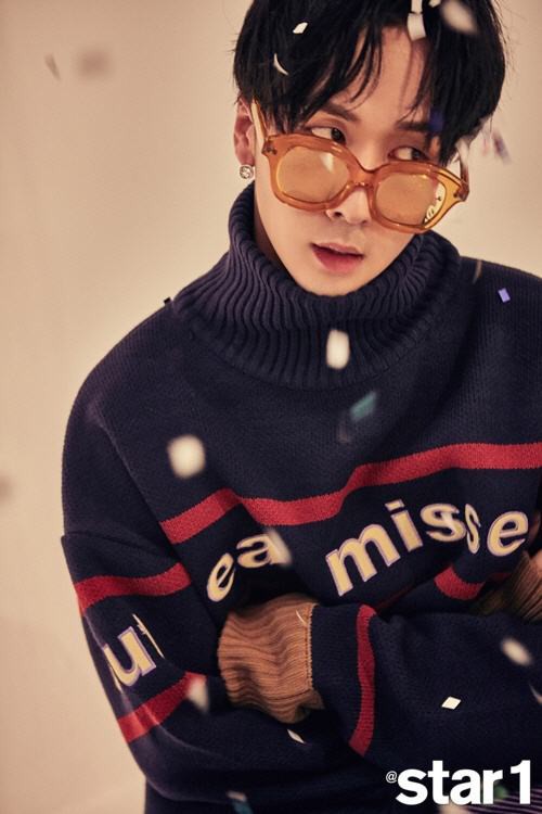 韩国歌手RAVI为某时装杂志最新一期拍摄写真，独特气场体现出其雅痞风格