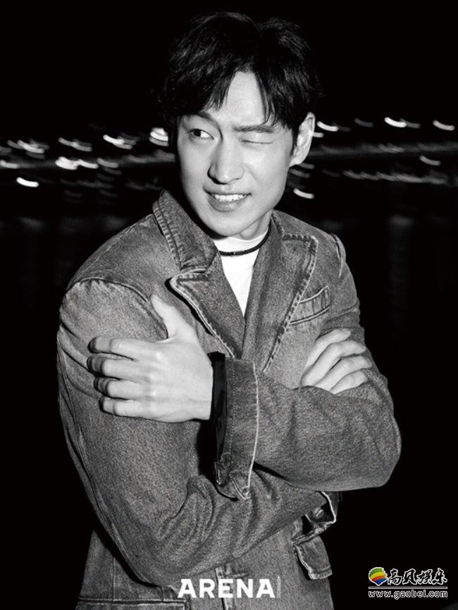 韩国艺人李帝勋近日为某杂志最新一期拍摄一组首尔夜景作为舞台时装