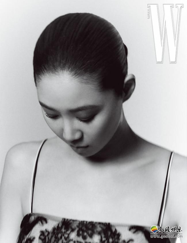 孔孝真为某杂志最新一期拍摄一组时装写真照，韩流气质女王突显特有气场