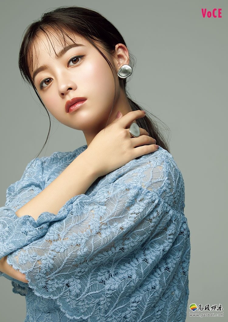 桥本环奈推特公开新拍摄写真，是她为《VoCE》4月刊拍摄一组近距离写真