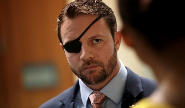 美国众议院议员因为冷酷帅气造型像极合金装备系列bigboss而走红